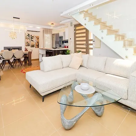 Luxurious 4-bedroom Anya With Private Pool In Kassandra, Halkidiki