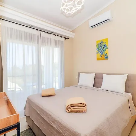 Luxurious 4-bedroom Anya With Private Pool In Kassandra, Halkidiki *